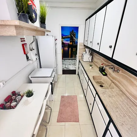 Spacious Flat In Lisbon, For Tourists Apartment *